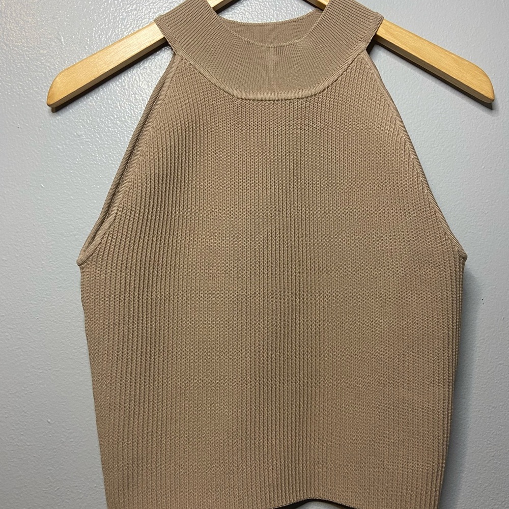Elegant Sleeveless Ribbed Tank Top in Beige